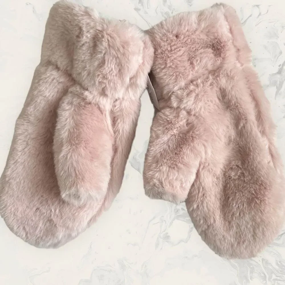 NWT Nordstrom Bundle of Pink Rose Faux Fur Mittens and Pink Knit Beanie - One Si